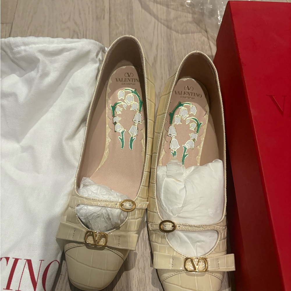 Valentino Women's White Shoes - Picture 4 of 5